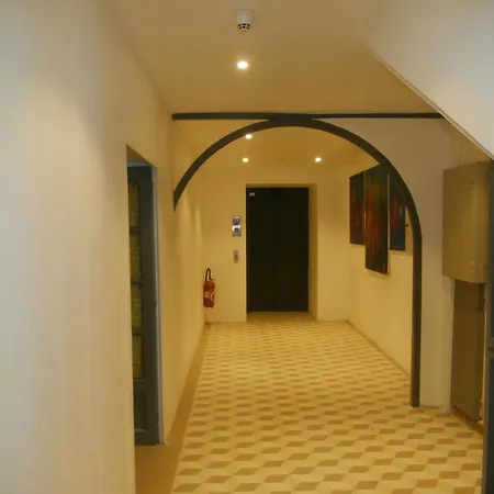 Le Moderne לינה וארוחת בוקר