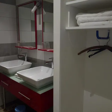 Le Moderne 3* Saint-Paul-le-Jeune
