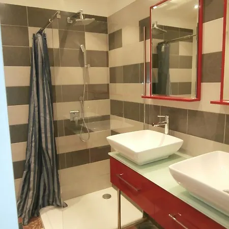 Le Moderne Hotel *
